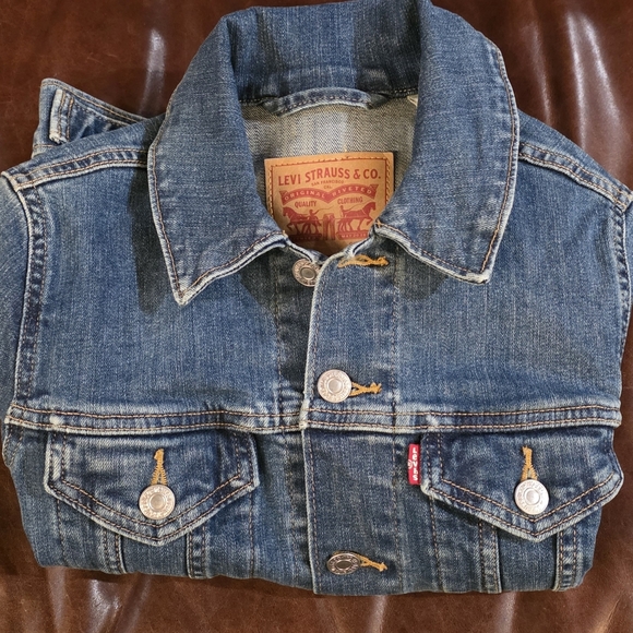 Levi's Blue Denim Jacket with Tan Stitching - Picture 13 of 14